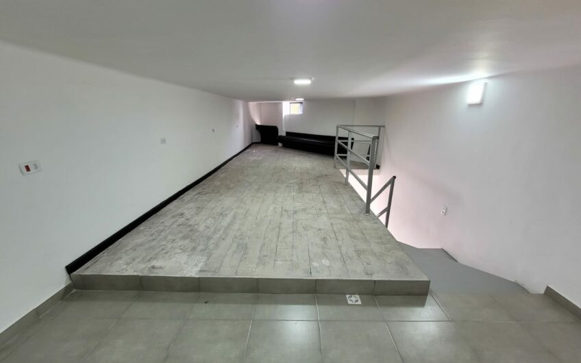 Loja para alugar possuí 80,00 M² com 1 sala e mezanino no Centro de Curitiba/ PR