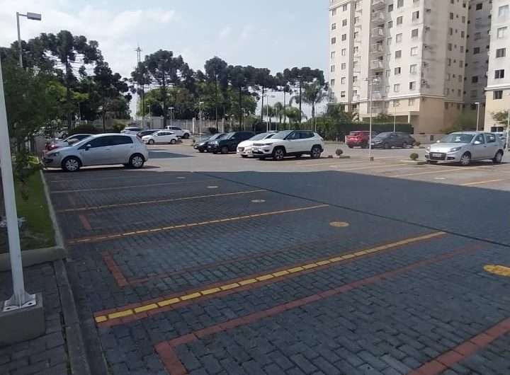 Apartamento 02 dormitórios com estacionamento  no bairro Lindoia