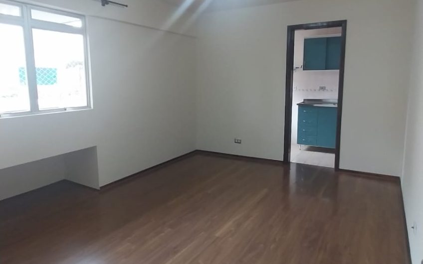 Apartamento para alugar possuí 52,80 M² com 01 dormitório no Centro de Curitiba/PR